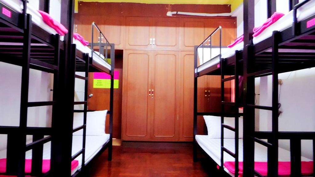 Home Hug Hostel (Adults Only) Bangkok Szoba fotó