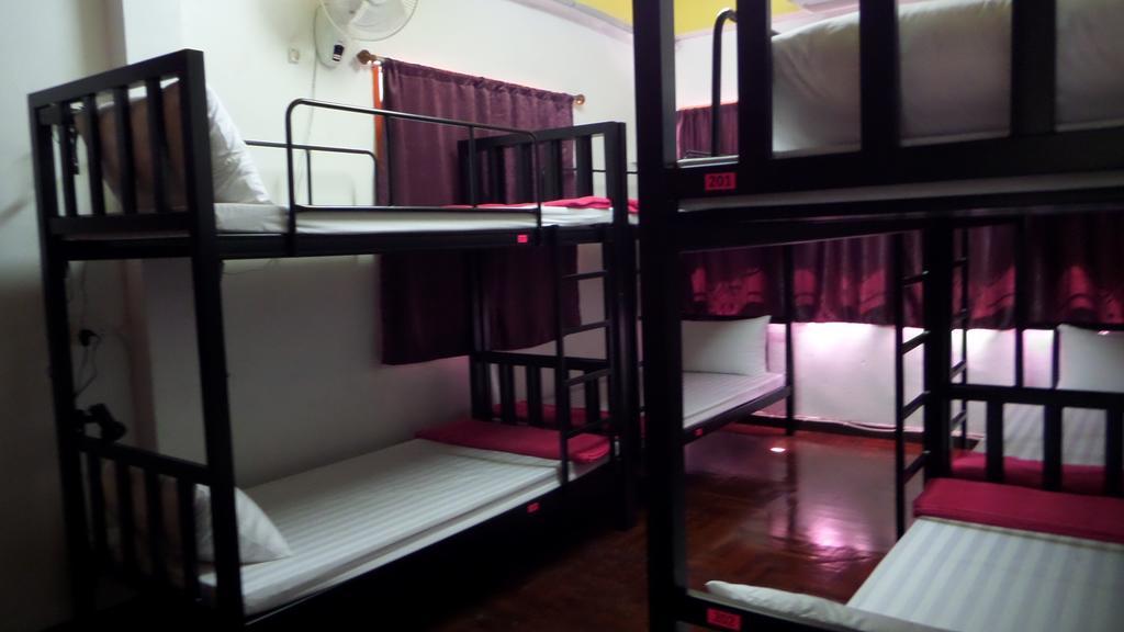 Home Hug Hostel (Adults Only) Bangkok Kültér fotó