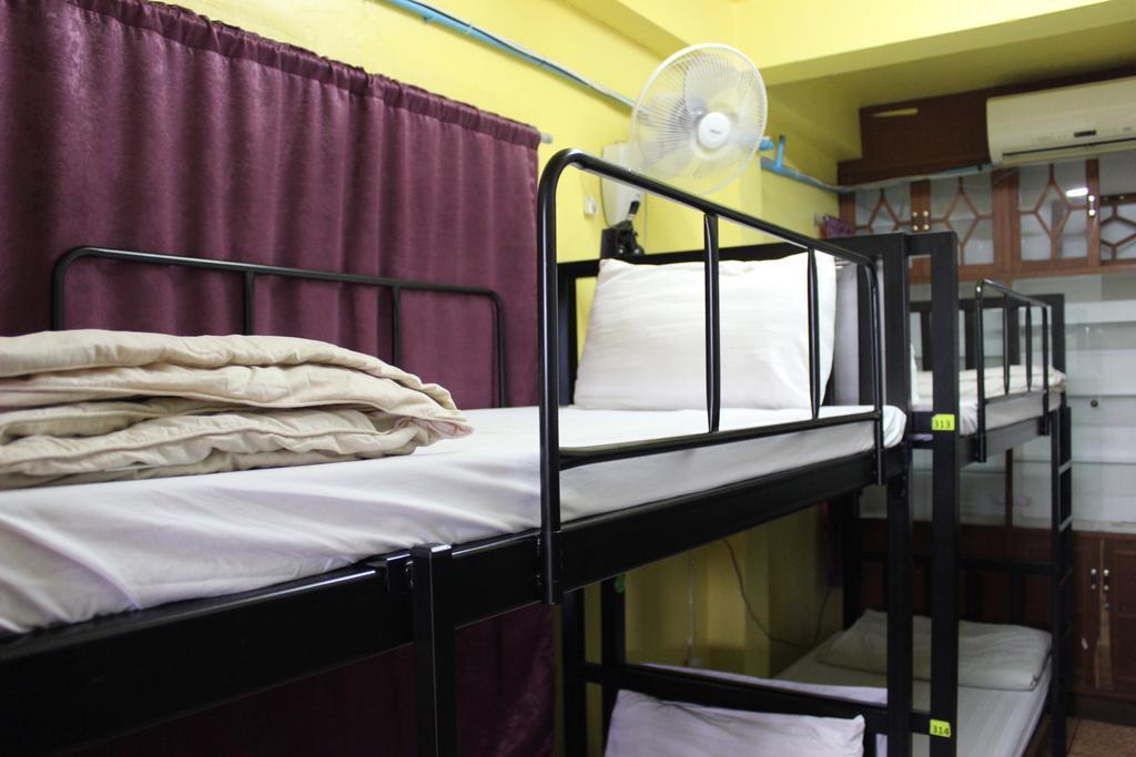 Home Hug Hostel (Adults Only) Bangkok Kültér fotó