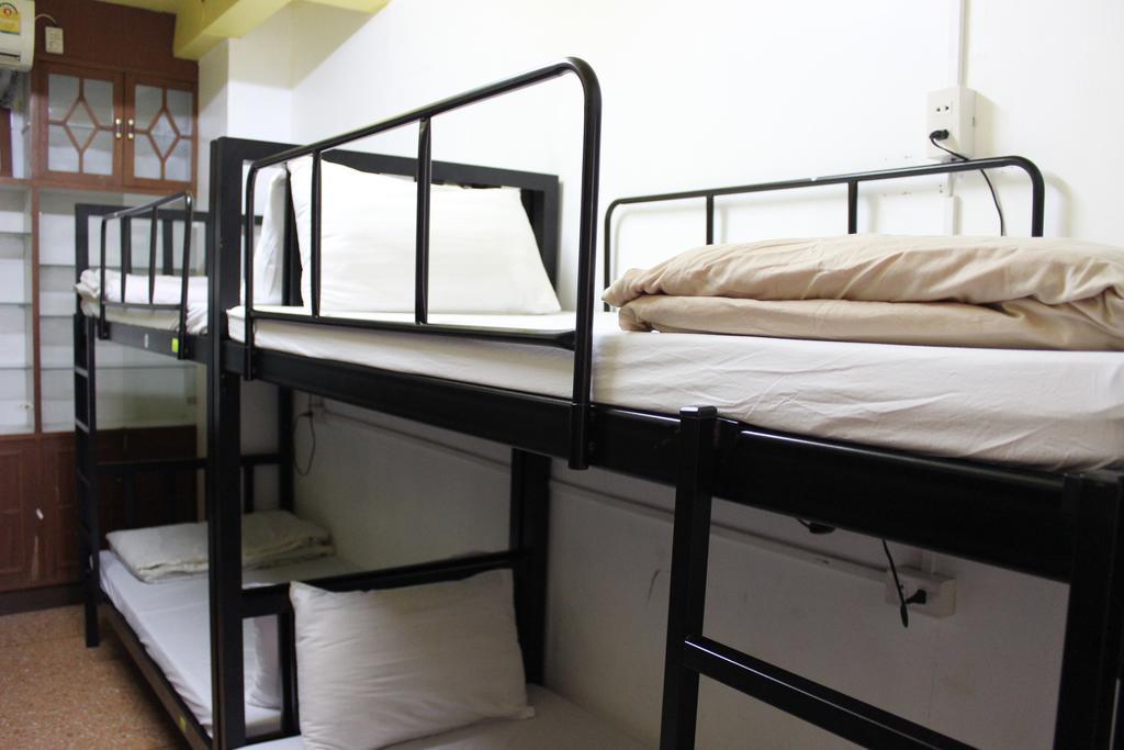 Home Hug Hostel (Adults Only) Bangkok Kültér fotó